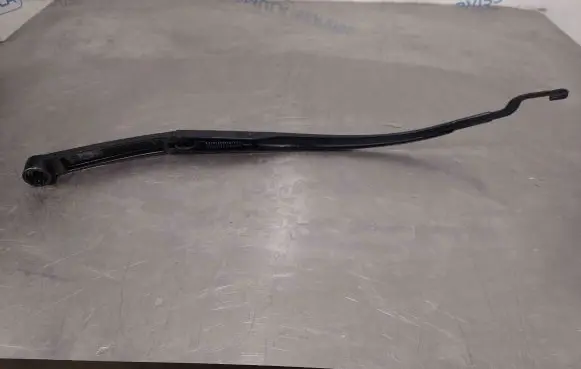 KIA Ceed Front wiper blade arm D226