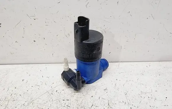 Renault Captur Windscreen/windshield washer pump 8200316568