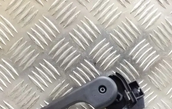 Engine bonnet (hood) release handle