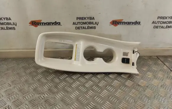 Toyota Prius (XW50) Center console 5880447120