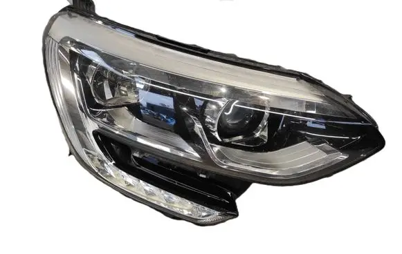 Renault Megane IV Headlight/headlamp 260102555R 90060921