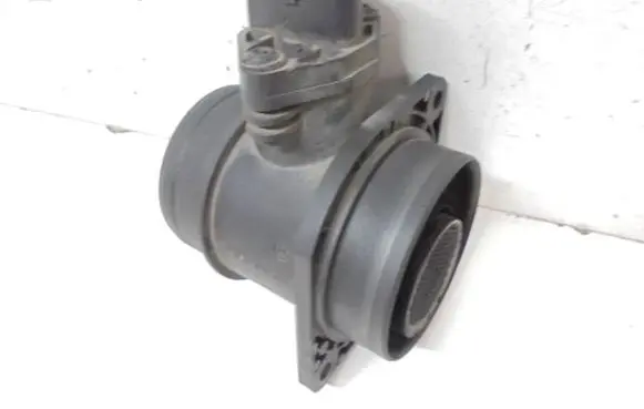Volkswagen Polo IV 9N3 Mass air flow meter 038906461B