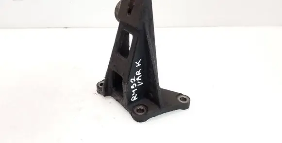 Suzuki Grand Vitara II Engine mounting bracket
