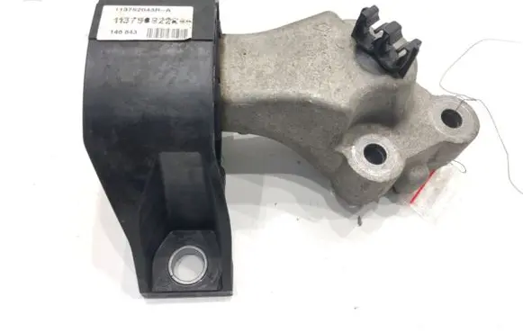 Engine mount vacuum valve