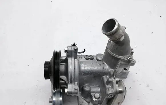 Toyota RAV 4 (XA40) Water pump 2241000432
