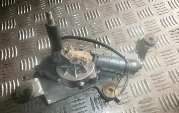 Ford Mondeo MK I Rear window wiper motor 0390201522