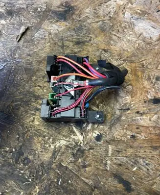 Mercedes-Benz E W211 Fuse module 2115450301 13943311