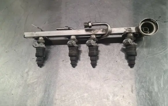 Volkswagen PASSAT B5 Fuel main line pipe 050133681A