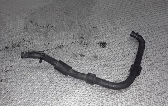 Volkswagen PASSAT B5.5 Engine coolant pipe/hose
