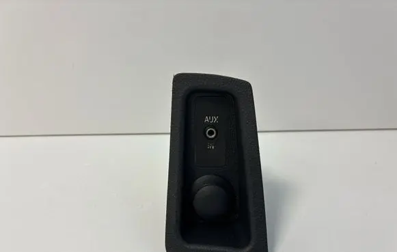 BMW 1 E81 E87 AUX in-socket connector 6930561