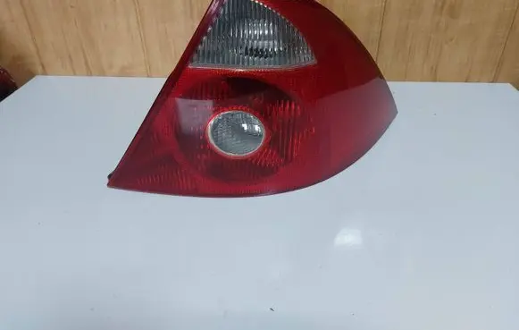 Ford Mondeo Mk III Rear/tail lights 1s7x13n