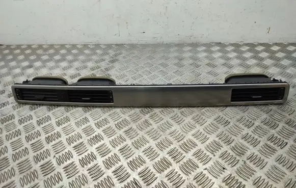 Volvo XC70 Dash center air vent grill