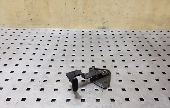 Engine bonnet (hood) release handle