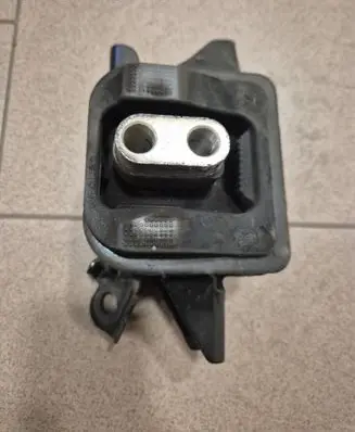 Hyundai i30 Engine mount bracket 21830G4100