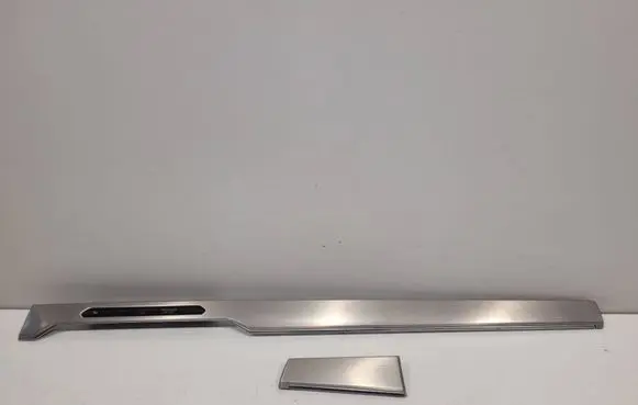 Dashboard glove box trim