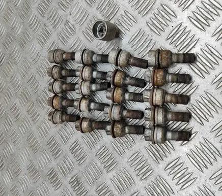 Audi Q7 4M Nuts/bolts 8R0698139 8R0601295