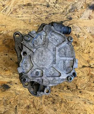 Skoda Octavia Mk2 (1Z) Vacuum pump 03L145100