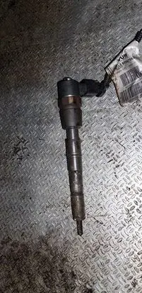 Opel Insignia A Fuel injector 0445110327