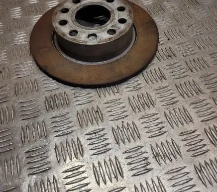 Volkswagen Golf V Rear brake disc