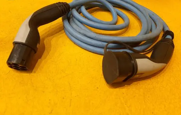 BMW i8 Electric car charging cable LC2KU323 200346VAC 240415VAC