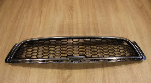Opel Antara Front bumper upper radiator grill