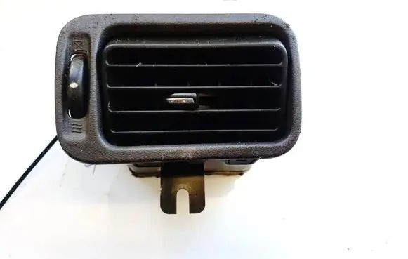 Nissan Primera Dash center air vent grill 687612f000 68761-2f000