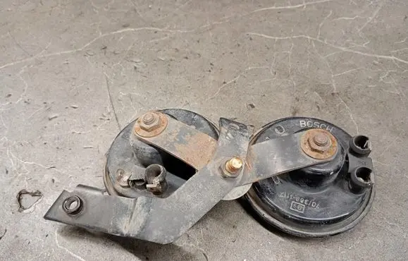 Skoda Octavia Mk1 (1U) Horn signal 1j0951182a