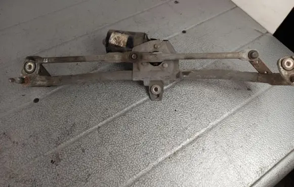 Volkswagen Golf IV Front wiper linkage 
