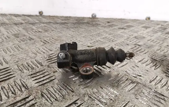 Subaru Forester SJ Clutch slave cylinder NABCO