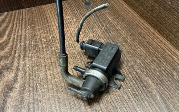 Volkswagen Caddy Turbo solenoid valve 1J0906627C