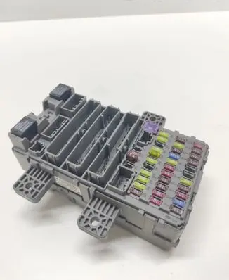 Honda Civic Fuse module E13H0N0E060713