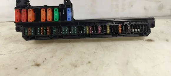 BMW 5 E60 E61 Fuse module 6957330