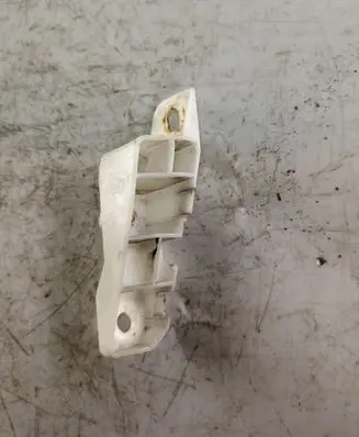 Mitsubishi Grandis Front bumper mounting bracket