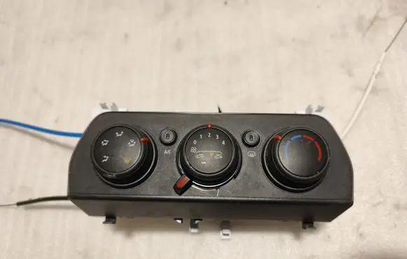 Dacia Sandero III Climate control unit 275004395R
