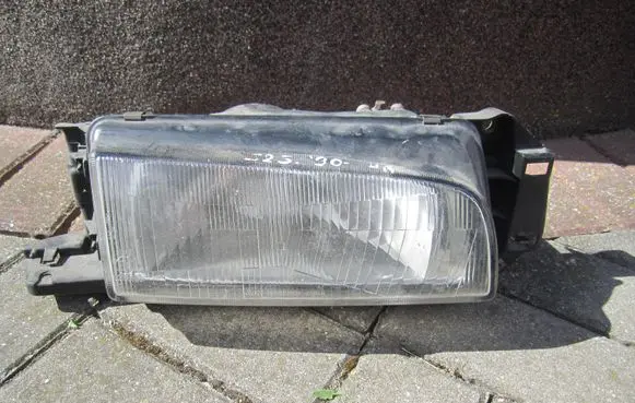 Mazda 323 Headlight/headlamp 11061308R