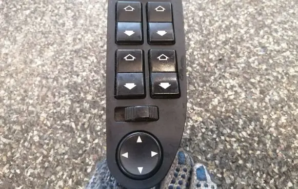 BMW 5 E39 Electric window control switch 8380646