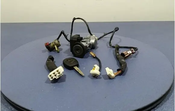 Nissan X-Trail T30 Ignition lock 28590C9902