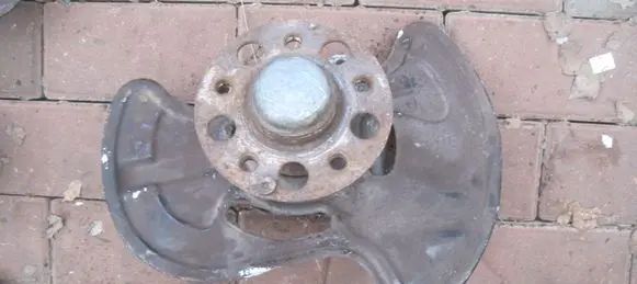 Mercedes-Benz E A207 Front wheel hub