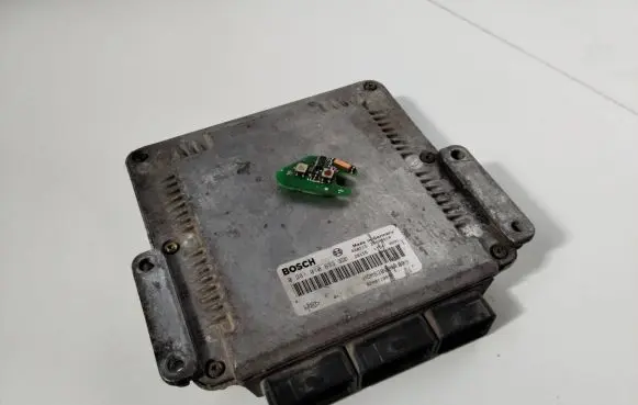 Renault Trafic II (X83) Engine control unit/module ECU 8200119842 0281010633 8200051609
