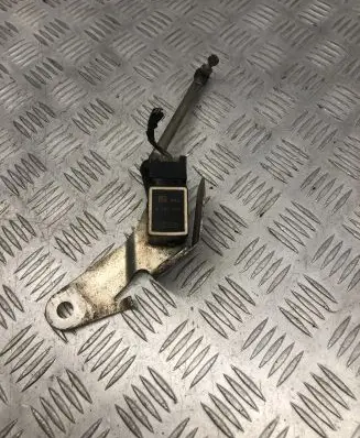 Headlight/headlamp level sensor