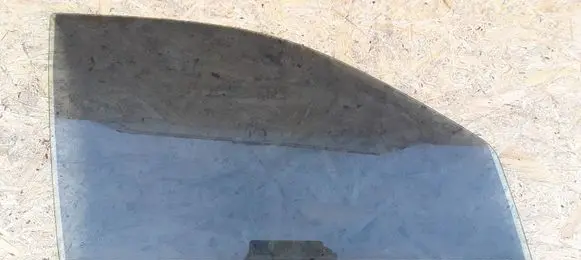 Jeep Grand Cherokee (WJ) Front door window glass four-door E643R00049