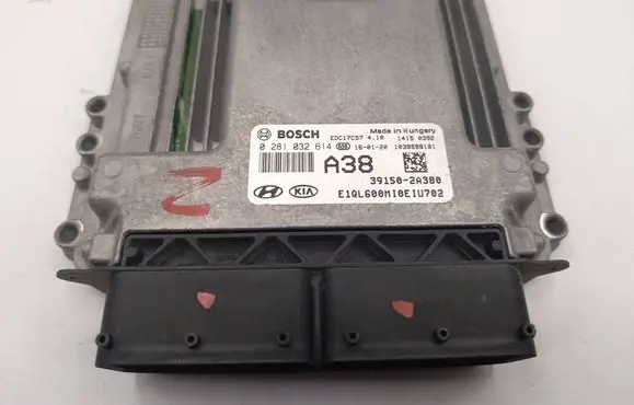 KIA Sportage Engine control unit/module 0281032614 EDC17C57 391502A380