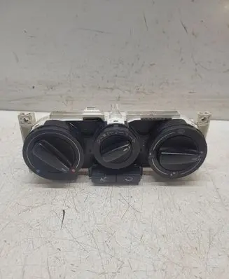 Volkswagen Golf IV Climate control unit