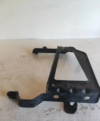Audi Q7 4M Radiator mount bracket 4M0121262Q