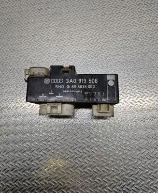 Volkswagen PASSAT B4 Coolant fan relay 3A0919506 898835000