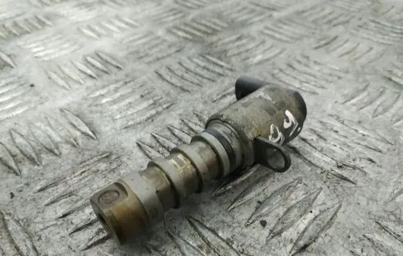 Porsche Panamera (970) Camshaft vanos timing valve 06E257N