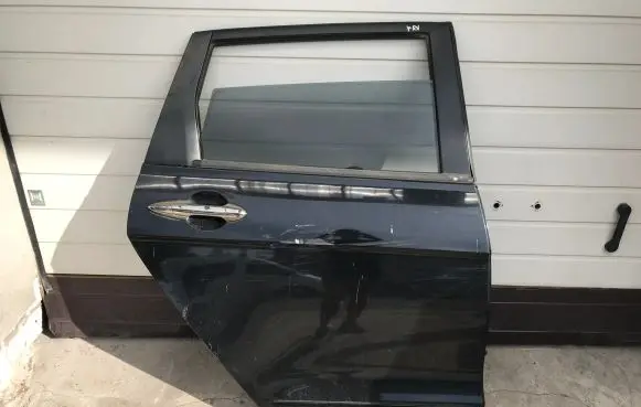 Honda FR-V Rear door