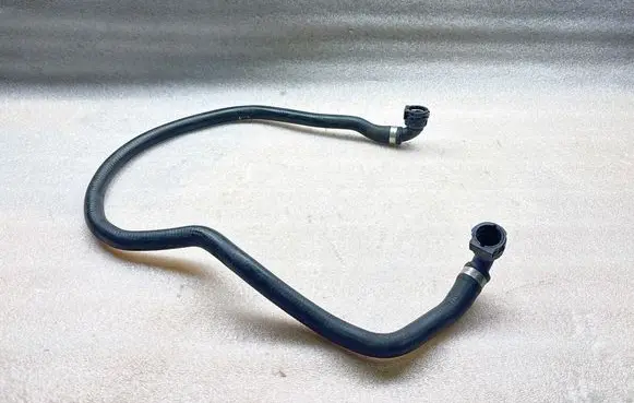 Engine coolant pipe/hose