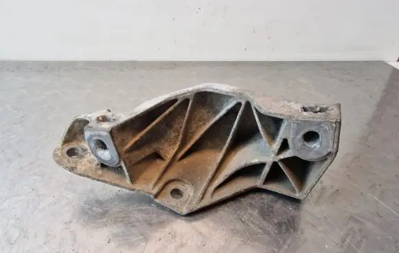 Audi A6 S6 C5 4B Engine mounting bracket 4B0399351A