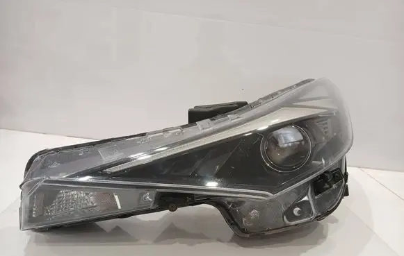 Hyundai Elantra VII Headlight/headlamp